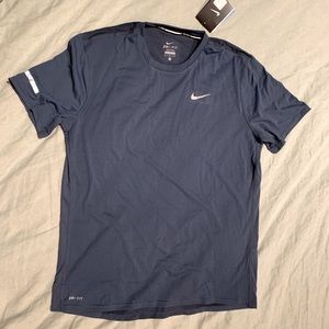 Men’s Nike Contour Athletic Shirt // Size Medium